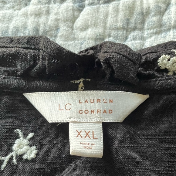 LC Lauren Conrad Black Floral Top - Picture 2 of 2
